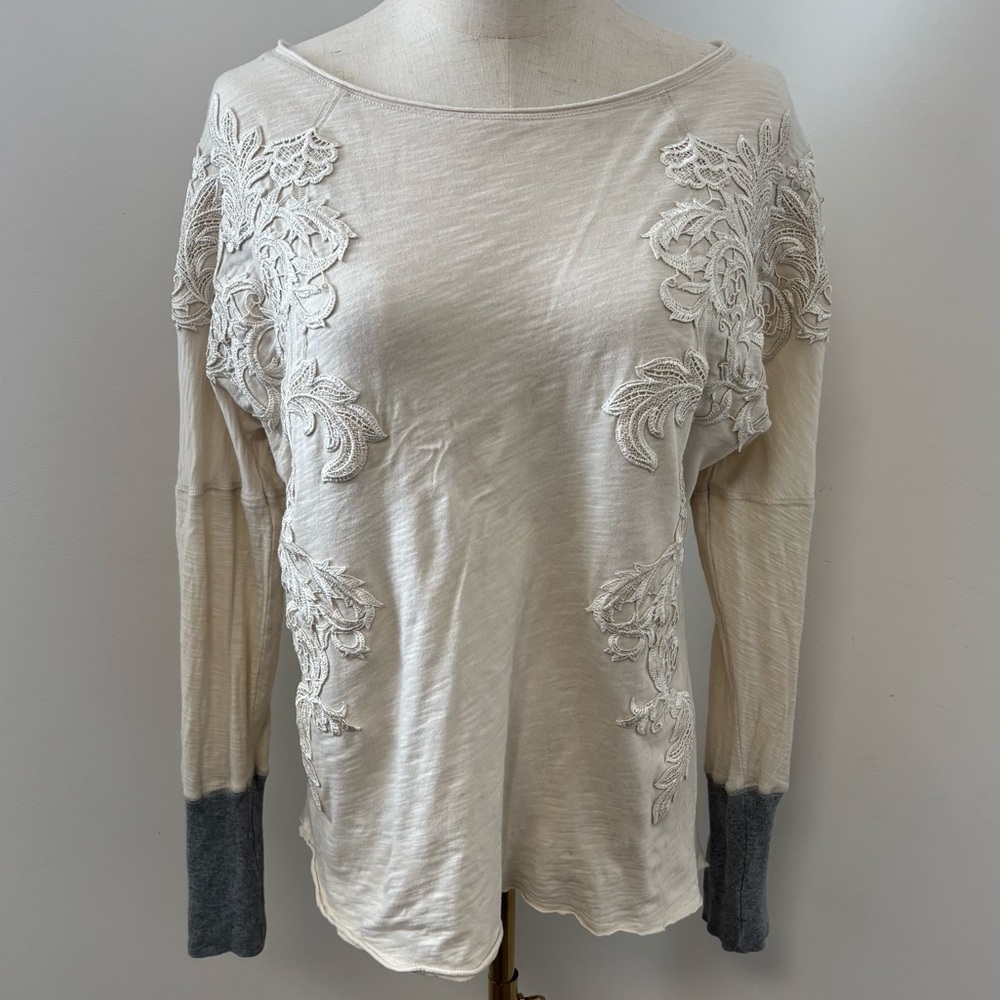 Sundance Cream Long Sleeve Cotton Top w/ Lace Appliqué, Crew Neck, & Grey Cuffs